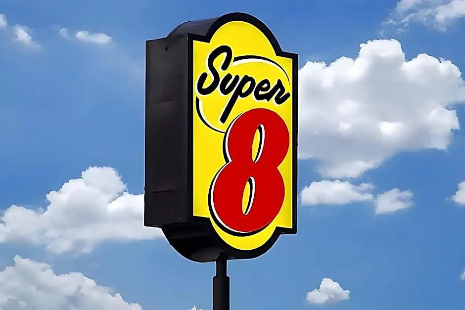 Super 8 By Wyndham Brooklyn Williamsburg-1
